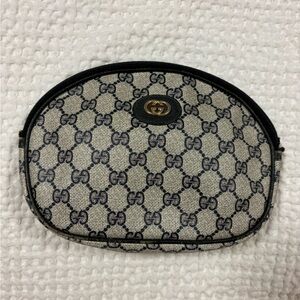 Gucci Beige and Navy  Cosmetic Case VINTAGE 1970 broken zipper